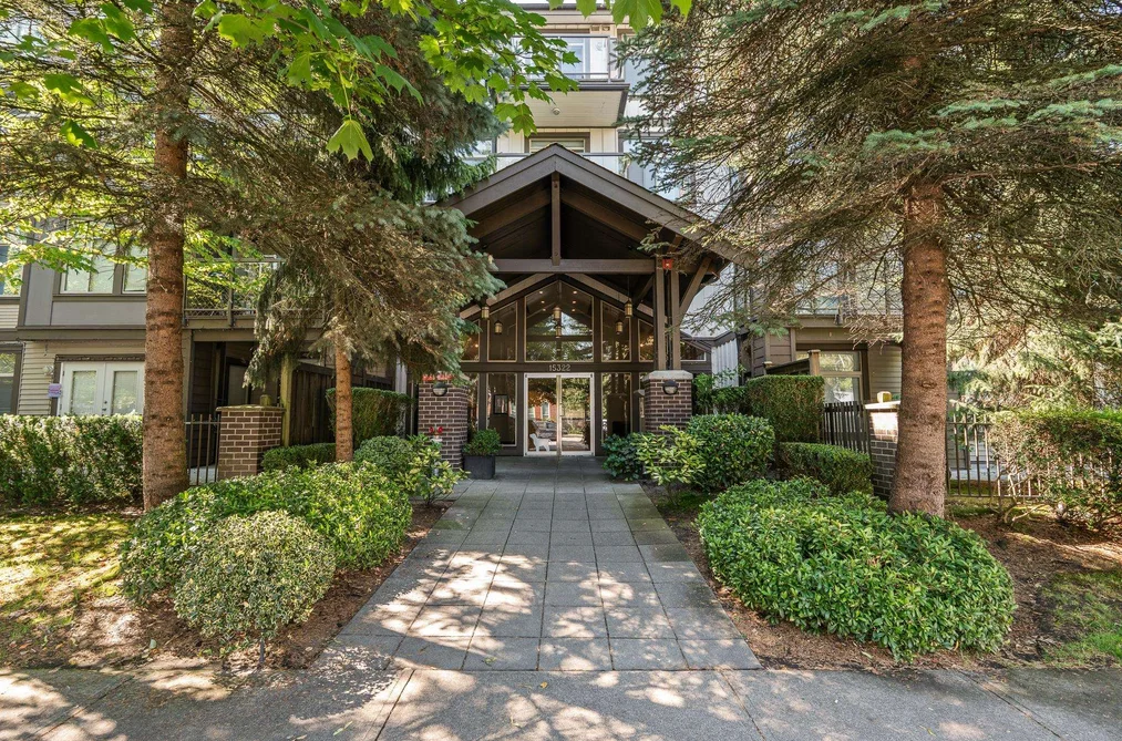 Condo for sale at 111 15322 101 Avenue Surrey British Columbia - MLS: R3141459