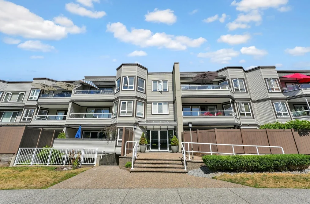 Condo for sale at 111 1840 E Southmere Crescent Surrey British Columbia - MLS: R3136625