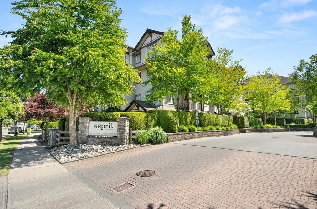 Condo for sale at 111 19340 65 Avenue Surrey British Columbia - MLS: R3130841
