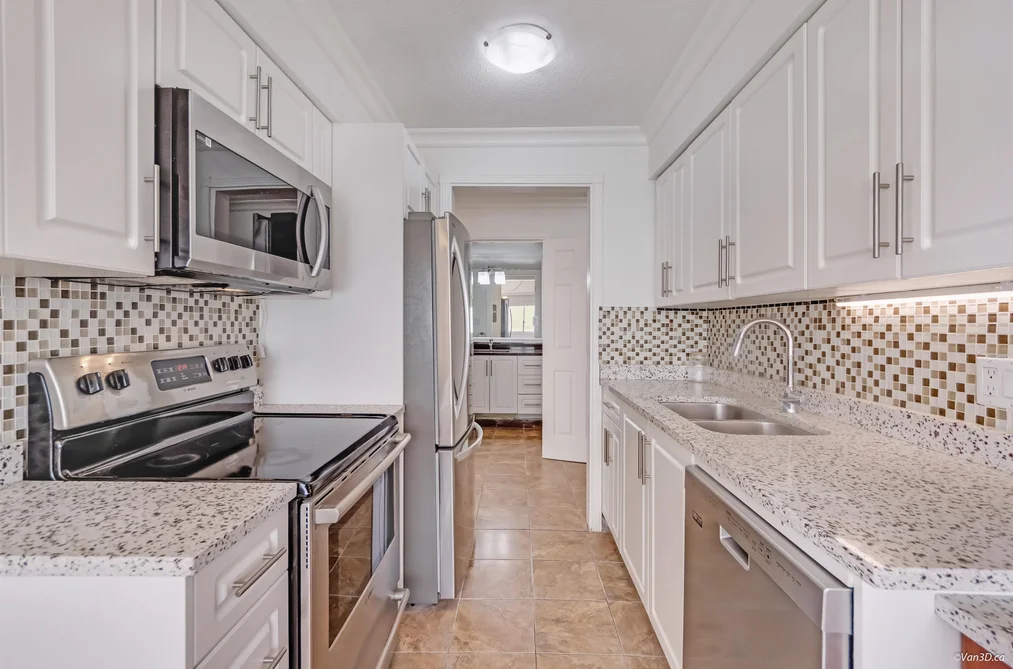 235 E 13th St Unit 111, North Vancouver, BC - MLS: R3174748