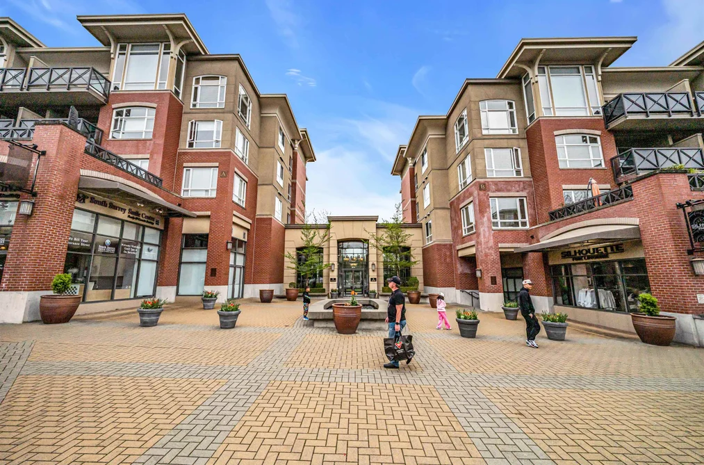 111 2970 KING GEORGE BOULEVARD, Surrey BC V4P 0E6, Surrey BC — Residential for Sale - Photo 2