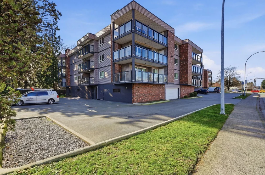 Condo for sale at 111 32040 Peardonville Road Abbotsford British Columbia - MLS: R3095324