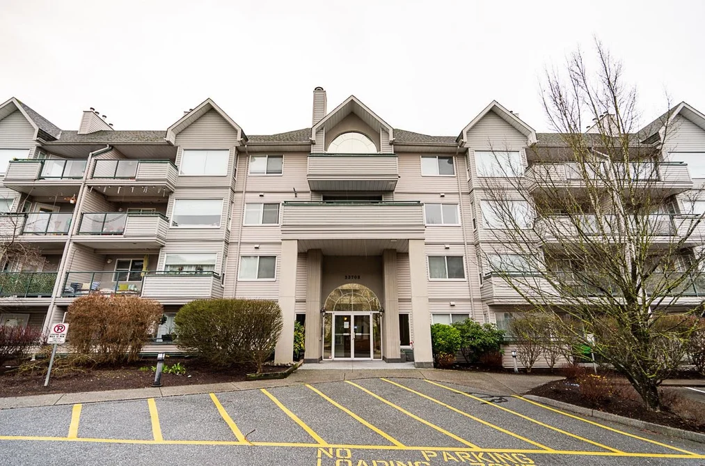 Condo for sale at 111 33708 King Road Abbotsford British Columbia - MLS: R3079298