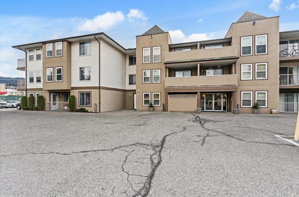 Condo for sale at 111 45702 Watson Road Chilliwack British Columbia - MLS: R3153428