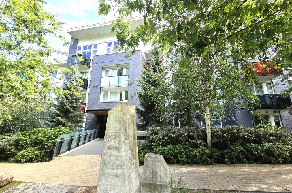 Condo for sale at 111 9250 University High Street Burnaby British Columbia - MLS: R3152512