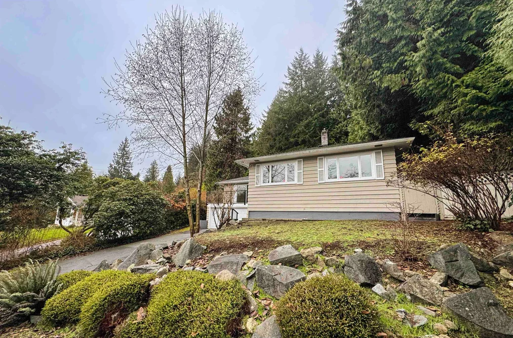 House for sale at 111 Bonnymuir Drive West Vancouver British Columbia - MLS: R3077440