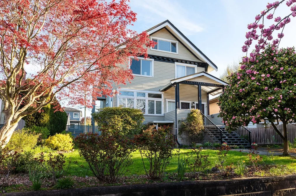 Triplex for sale at 111 E 61st Avenue Vancouver British Columbia - MLS: R3120544