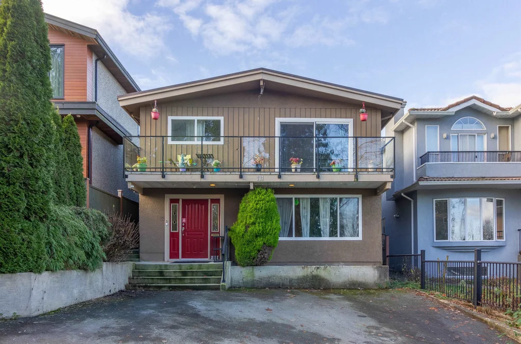 House for sale at 111 N Fell Avenue Burnaby British Columbia - MLS: R3075964