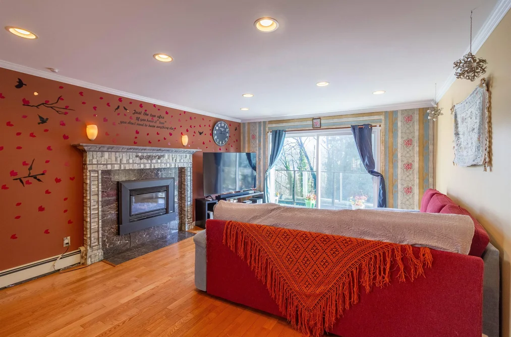 111 N FELL AVENUE, Burnaby BC V5B 1L3, Burnaby BC — Residential for Sale - Photo 2