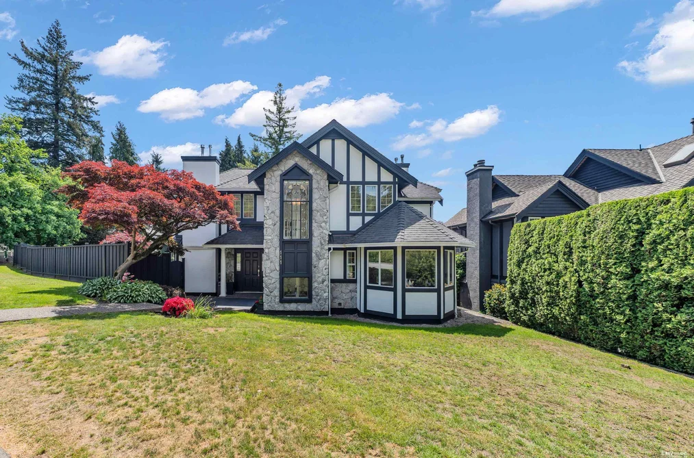 House for sale at 111 Sandringham Crescent North Vancouver British Columbia - MLS: R3135265
