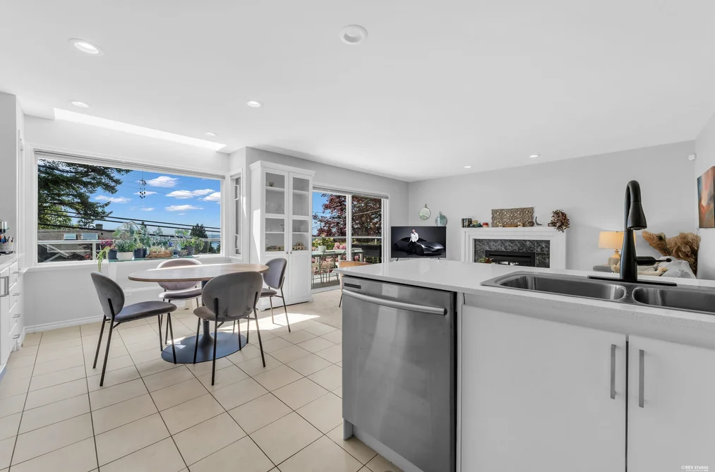 111 SANDRINGHAM CRESCENT, North Vancouver BC V7N 4E9, North Vancouver BC — Residential for Sale — Photo 13 of 40