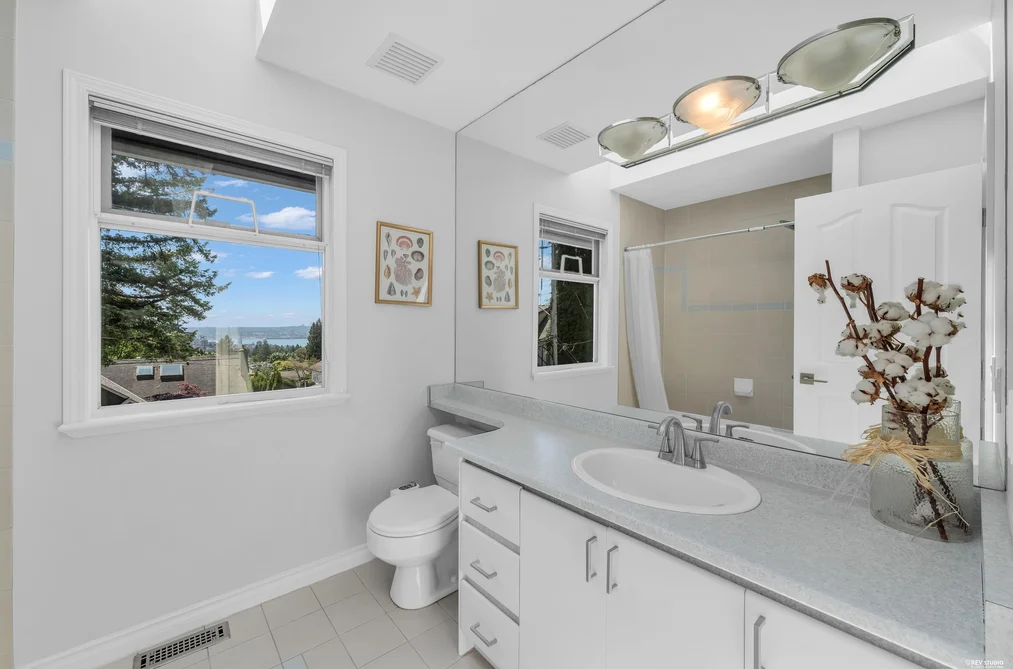 111 SANDRINGHAM CRESCENT, North Vancouver BC V7N 4E9, North Vancouver BC — Residential for Sale — Photo 29 of 40