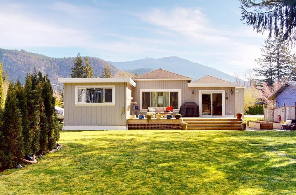 1110 LARAMEE ROAD, Squamish BC V0N 1H0, Squamish BC — Residential for Sale - Photo 2