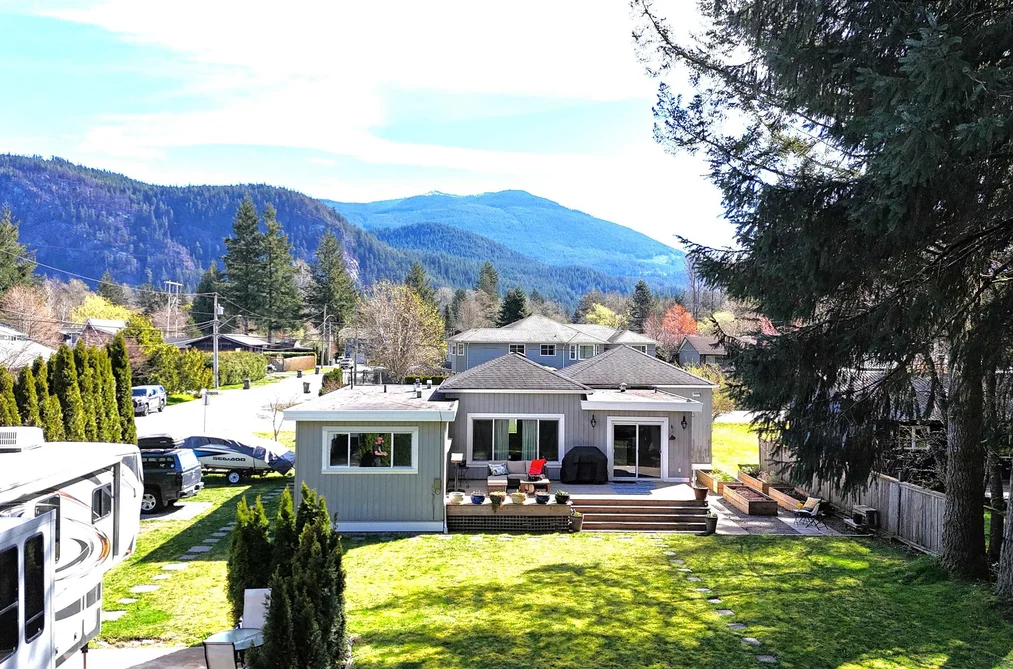1110 LARAMEE ROAD, Squamish BC V0N 1H0, Squamish BC — Residential for Sale - Photo 3