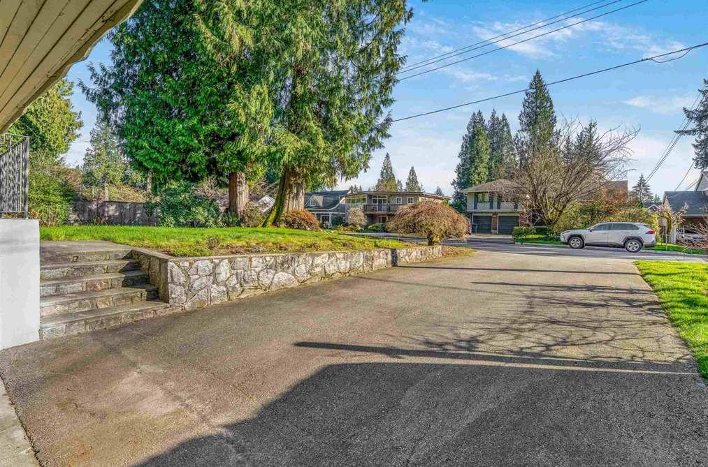 1110 LODGE ROAD, North Vancouver BC V7R 1W8, North Vancouver BC — Residential for Sale - Photo 4