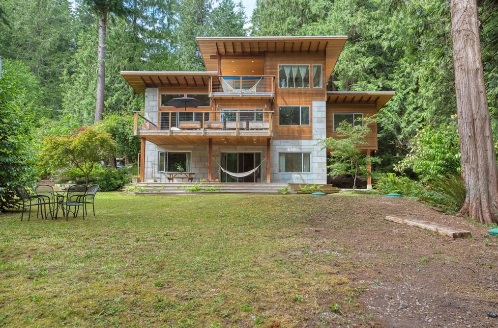 House for sale at 1111 Emery Road Roberts Creek British Columbia - MLS: R3138107