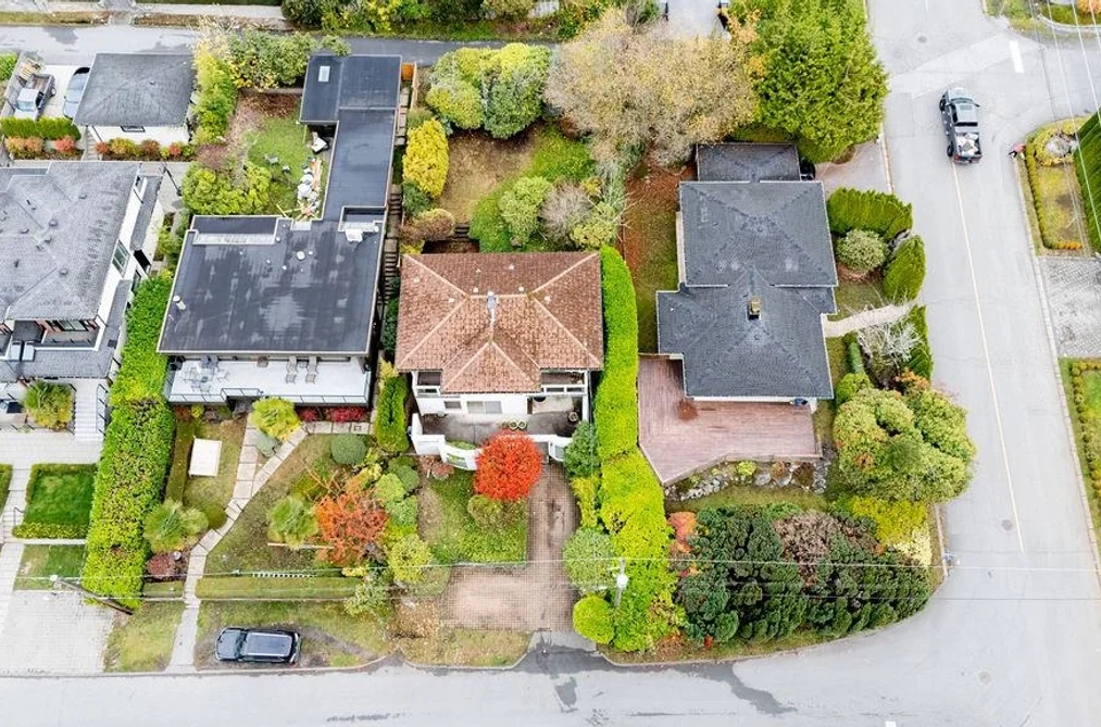 1115 Ottaburn Road, West Vancouver, BC - House for Sale - Photo 2 of 28