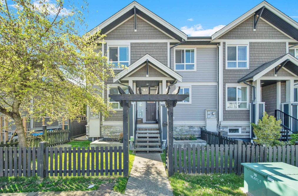 Row House (Non-Strata) for sale at 11155 240 Street Maple Ridge British Columbia - MLS: R3109704