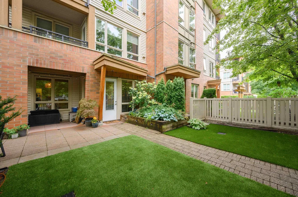Condo for sale at 112 2601 Whiteley Court North Vancouver British Columbia - MLS: R3154864