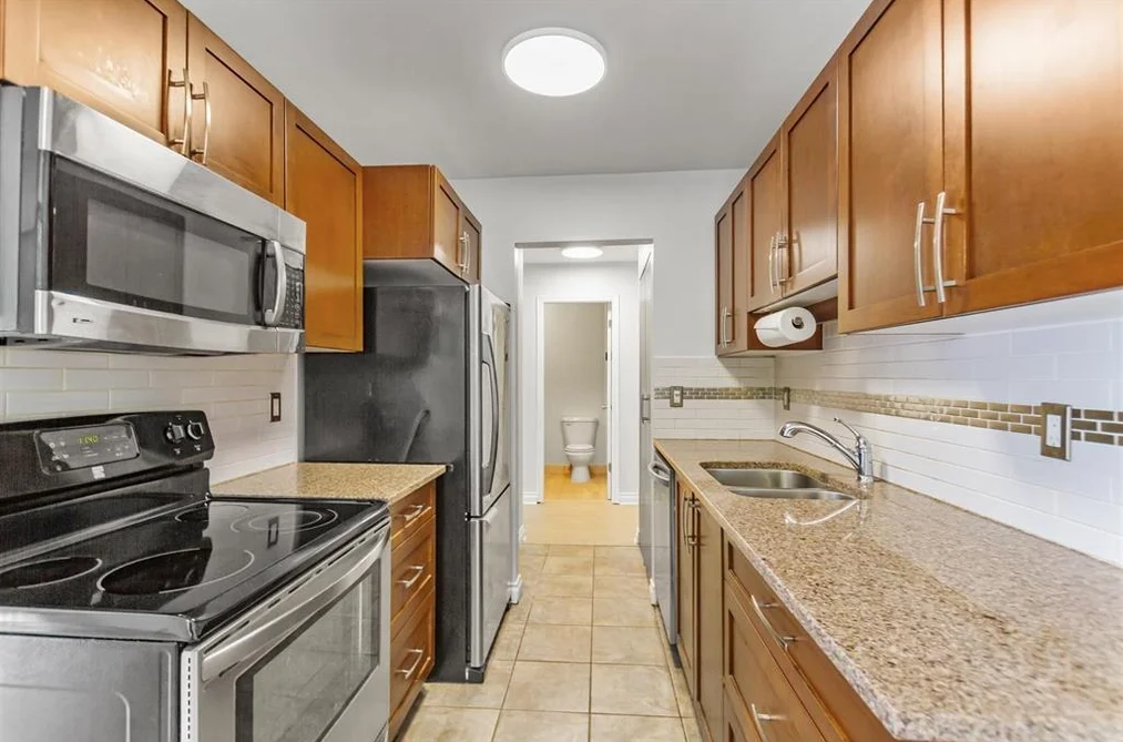 Condo for sale at 112 590 Whiting Way Coquitlam British Columbia - MLS: R3140843
