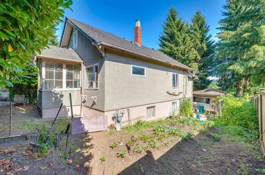 House for sale at 112 Tenth Avenue New Westminster British Columbia - MLS: R3104591