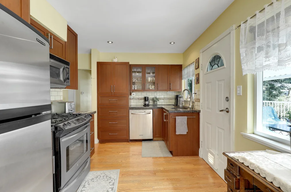 11230 LANSDOWNE DRIVE, Surrey BC V3R 4Z7, Surrey BC — Residential for Sale - Photo 3