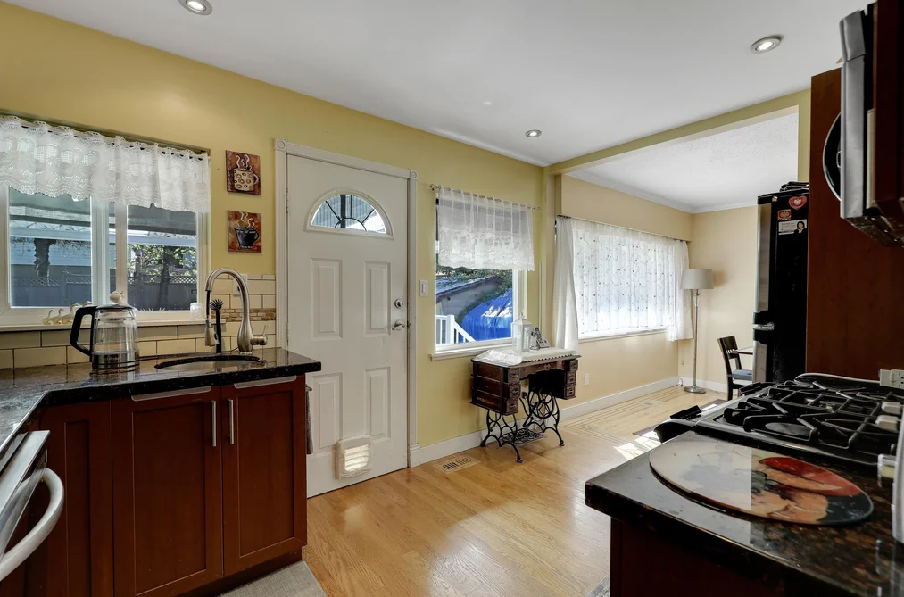 11230 LANSDOWNE DRIVE, Surrey BC V3R 4Z7, Surrey BC — Residential for Sale - Photo 5