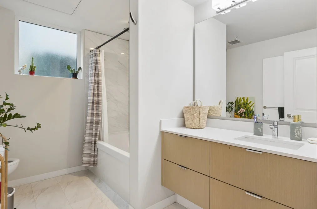 113-277 W 1st Street, North Vancouver, BC - Condo for Sale - Photo 12 of 35 113-277 W 1st Street, North Vancouver, BC - Condo for Sale - Photo 12 of 35