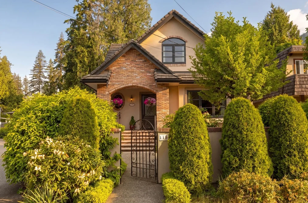 House for sale at 1134 Montroyal Boulevard North Vancouver British Columbia - MLS: R3127494