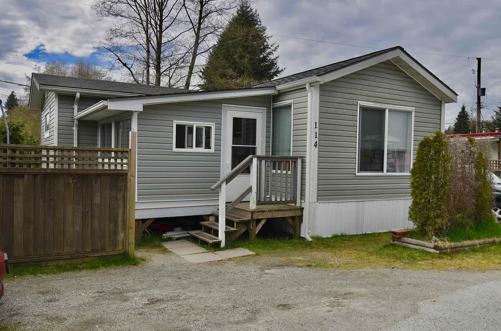 Manufactured Home for sale at 114 1413 Sunshine Coast Highway Gibsons British Columbia - MLS: R3107315
