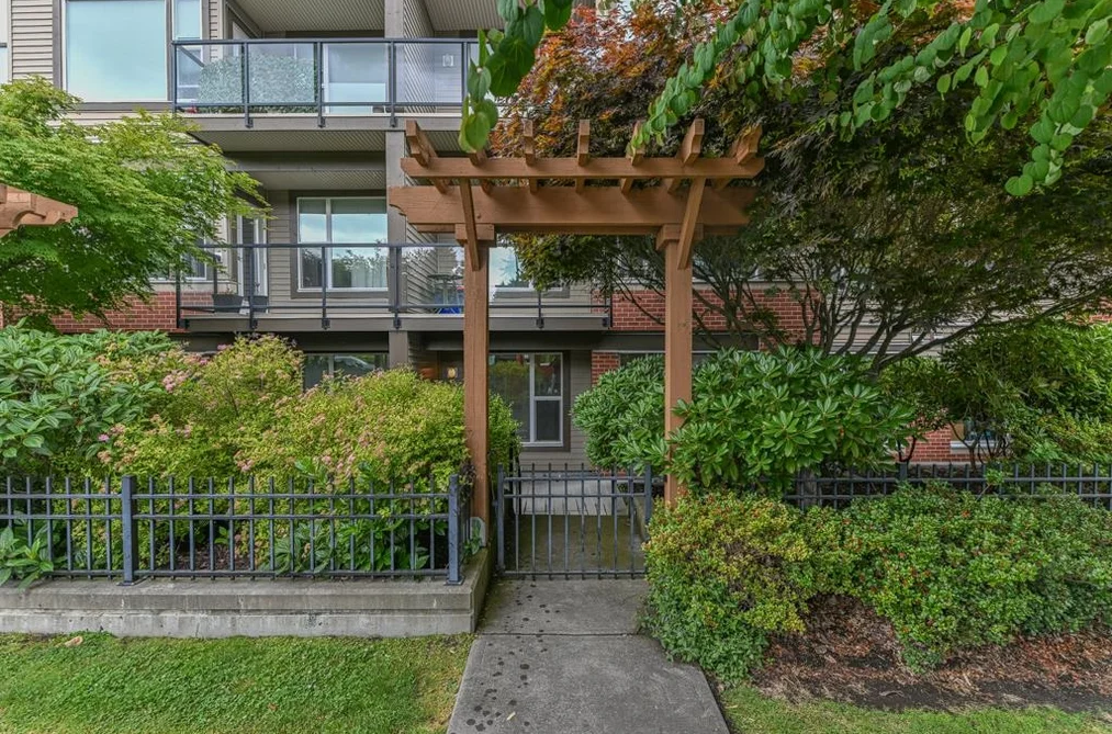 Condo for sale at 114 33539 Holland Avenue Abbotsford British Columbia - MLS: R3082138