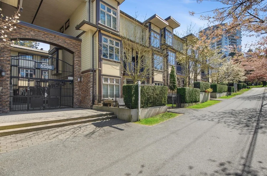 Townhouse for sale at 114 5588 Patterson Burnaby British Columbia - MLS: R3109583