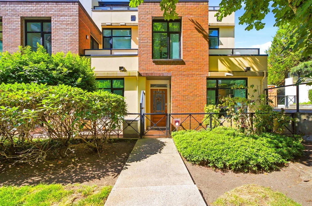 Townhouse for sale at 114 8 Renaissance Square New Westminster British Columbia - MLS: R3137197