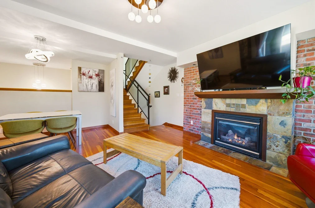 114 8 RENAISSANCE SQUARE, New Westminster BC V3M 7A9, New Westminster BC — Residential for Sale — Photo 16 of 40