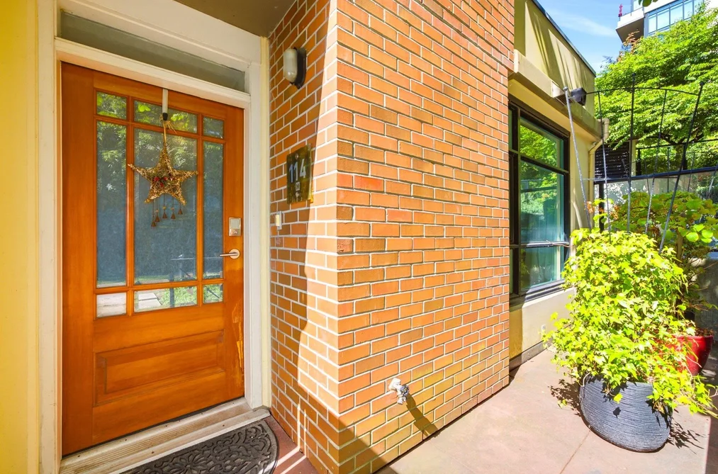 114 8 RENAISSANCE SQUARE, New Westminster BC V3M 7A9, New Westminster BC — Residential for Sale - Photo 2