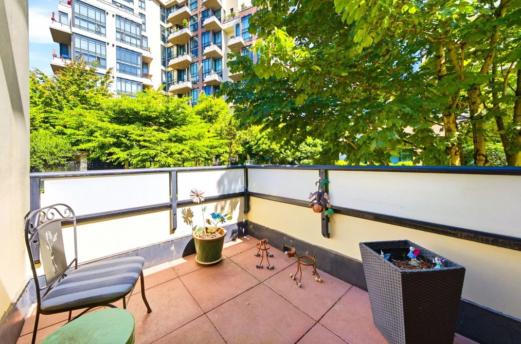 114 8 RENAISSANCE SQUARE, New Westminster BC V3M 7A9, New Westminster BC — Residential for Sale — Photo 21 of 40