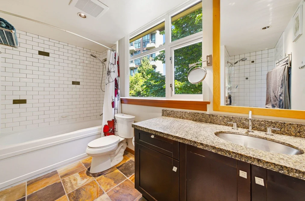 114 8 RENAISSANCE SQUARE, New Westminster BC V3M 7A9, New Westminster BC — Residential for Sale — Photo 26 of 40
