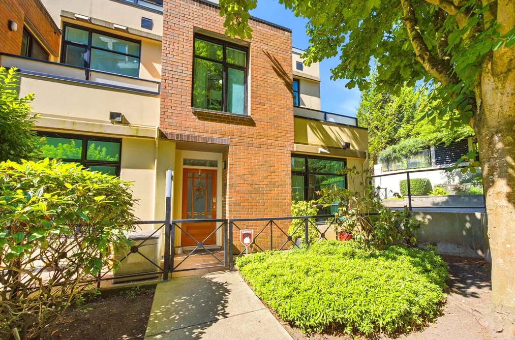 114 8 RENAISSANCE SQUARE, New Westminster BC V3M 7A9, New Westminster BC — Residential for Sale — Photo 36 of 40