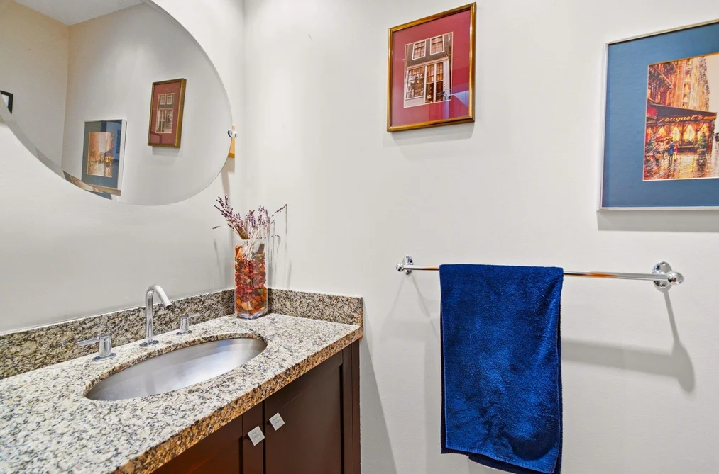 114 8 RENAISSANCE SQUARE, New Westminster BC V3M 7A9, New Westminster BC — Residential for Sale — Photo 9 of 40
