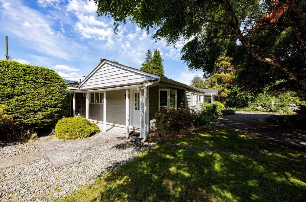 1140 PINEWOOD CRESCENT, North Vancouver BC V7P 1E8, North Vancouver BC — Residential for Sale — Photo 2 of 28