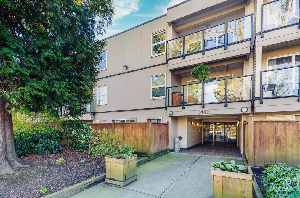 Condo for sale at 115 1440 E Broadway Street Vancouver British Columbia - MLS: R3092361