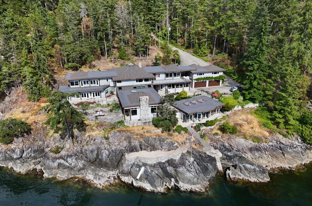 House for sale at 11579 Sunshine Coast Highway Halfmoon Bay British Columbia - MLS: R3142148