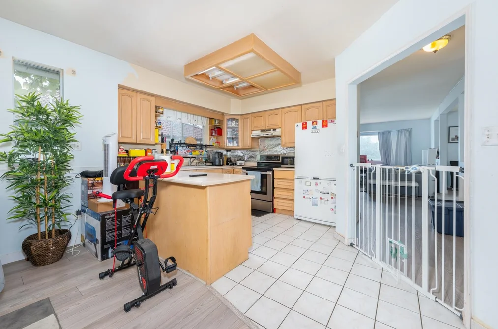 11579 SURREY ROAD, Surrey BC V3R 5T6, Surrey BC — Residential for Sale — Photo 6 of 30