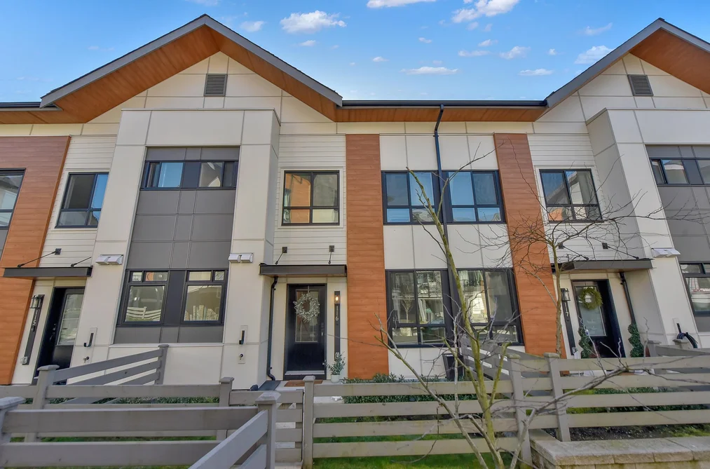116-15111 Edmund Drive, Surrey, BC - Townhouse for Sale - Photo 4 of 40 116-15111 Edmund Drive, Surrey, BC - Townhouse for Sale - Photo 4 of 40