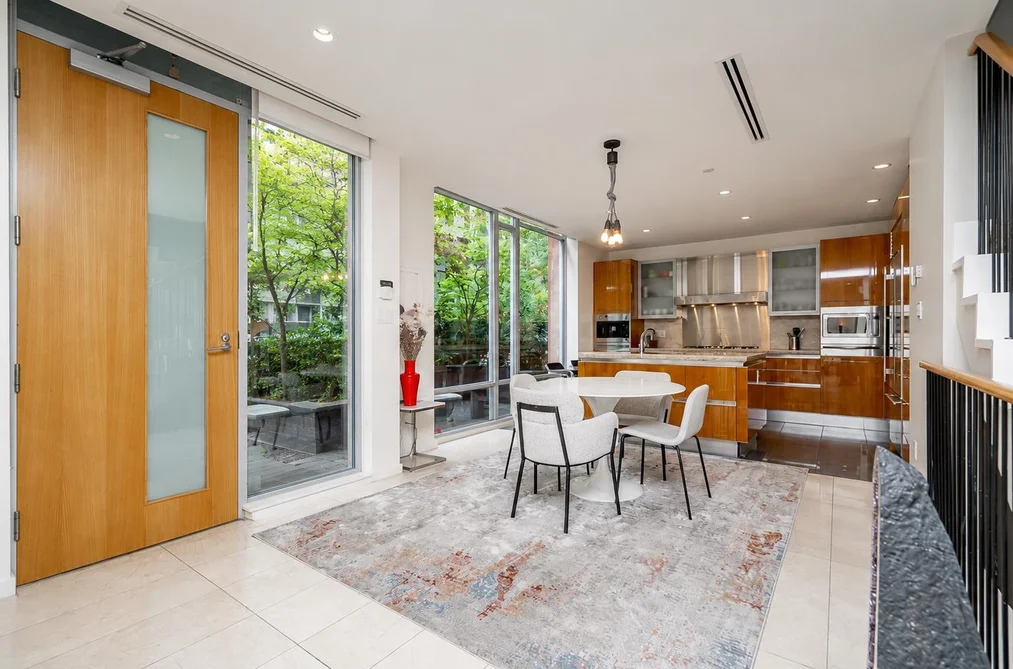 1163 W CORDOVA STREET, Vancouver BC V6C 0A1, Vancouver BC — Residential for Sale - Photo 2