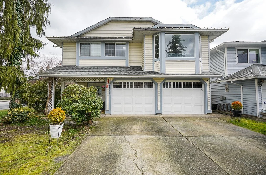 House for sale at 11698 206a Street Maple Ridge British Columbia - MLS: R3098886