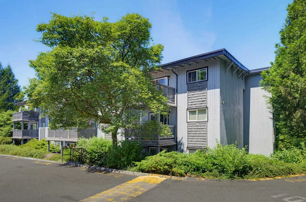 Condo for sale at 117 200 Westhill Place Port Moody British Columbia - MLS: R3139447