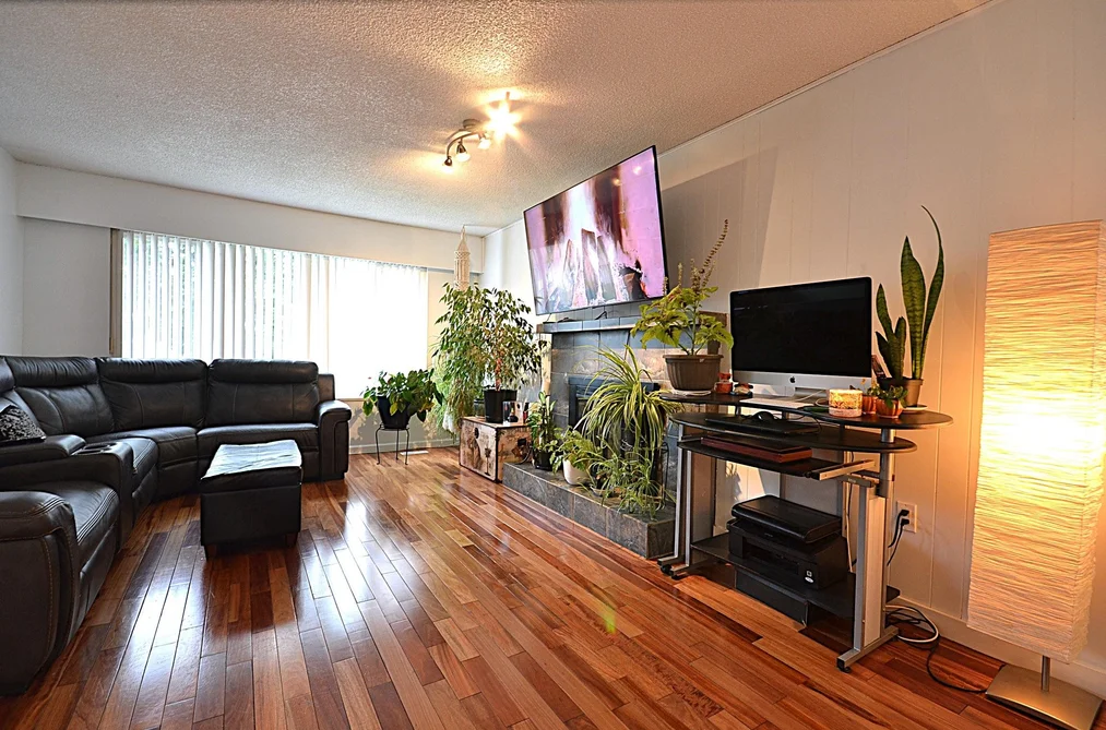 11717 209 STREET, Maple Ridge BC V2X 7S6, Maple Ridge BC — Residential for Sale - Photo 2