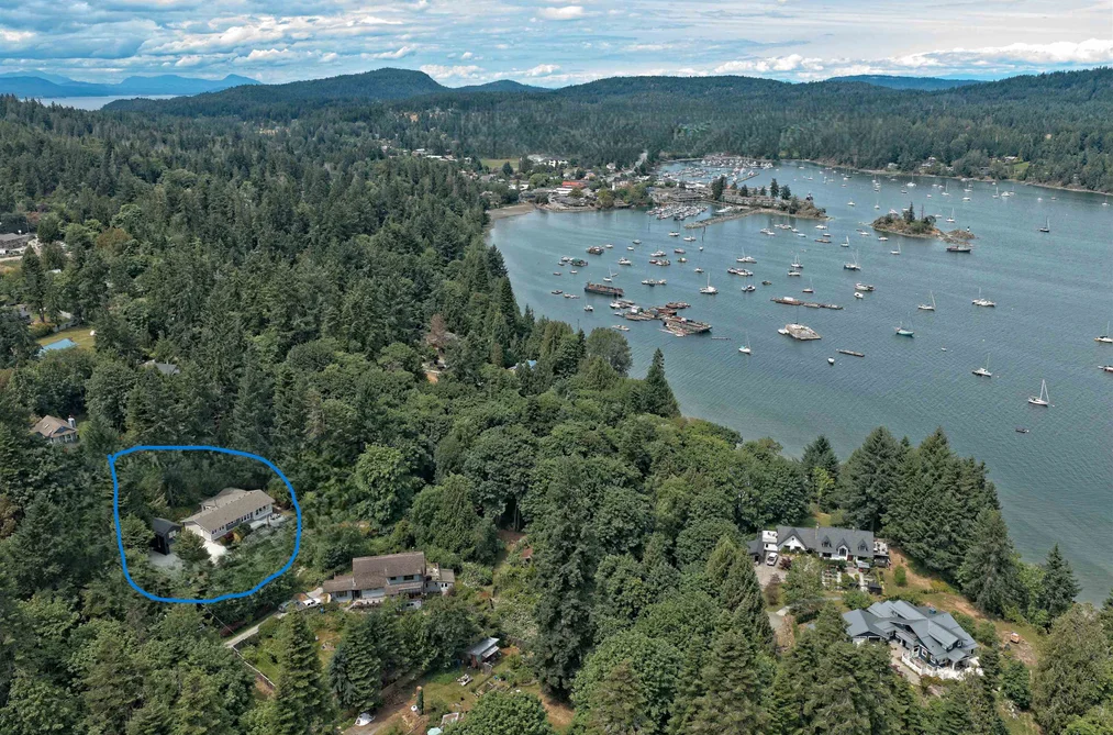 House for sale at 118 Douglas Road Salt Spring Island British Columbia - MLS: R3089844