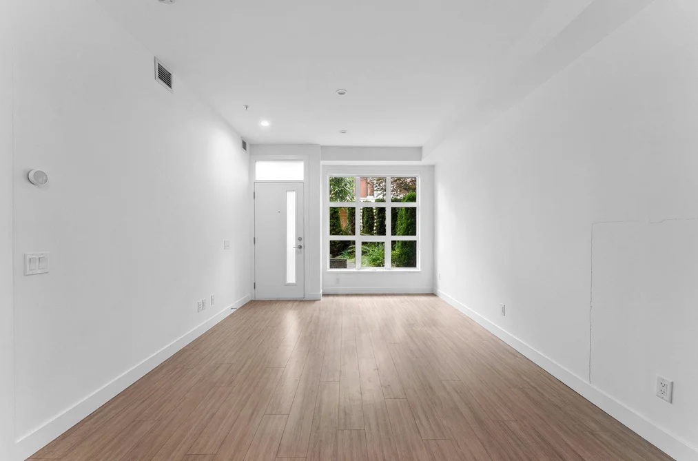 119 2060 CURLING ROAD, North Vancouver BC V7P 0E1, North Vancouver BC — Residential for Sale - Photo 2